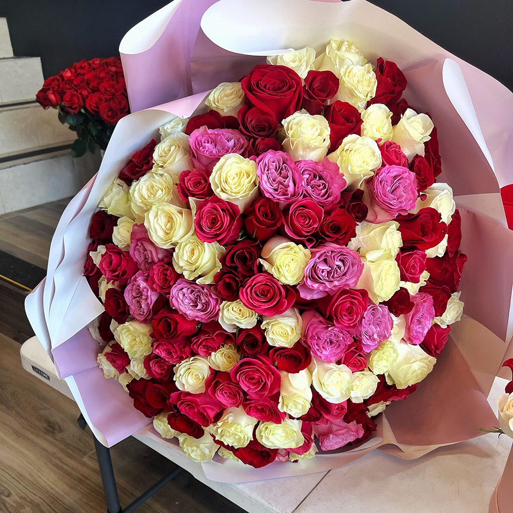 100-assorted-roses-bouquet-luxe-flowers-miami