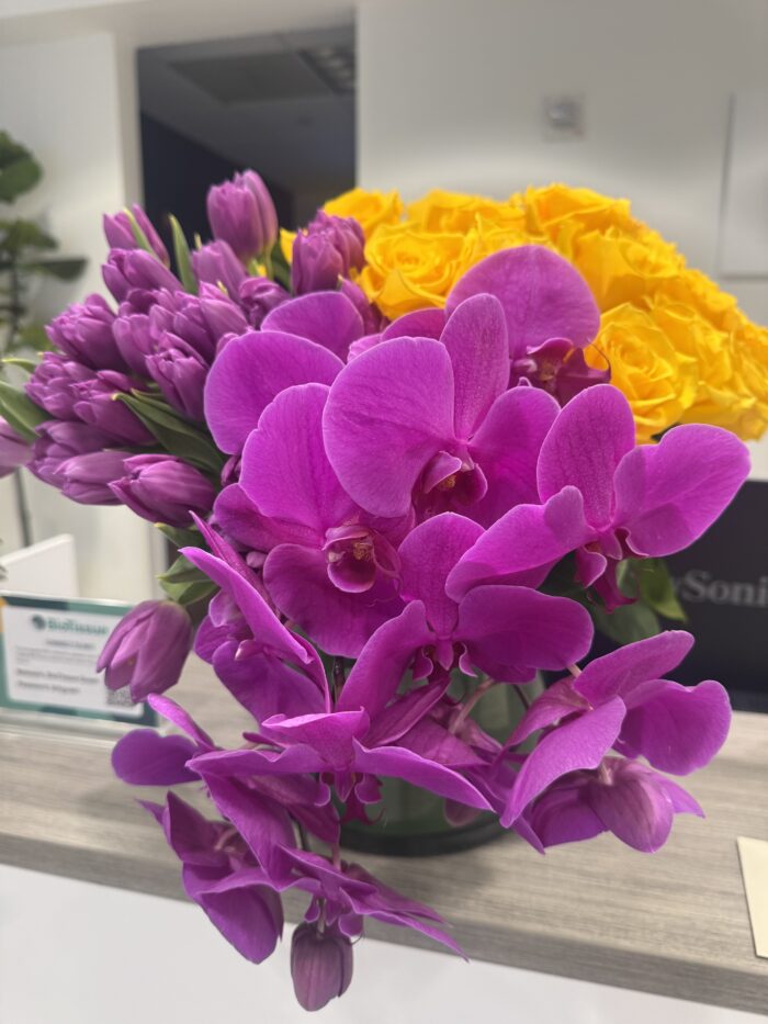 Beautiful purple arrangement - Image 2