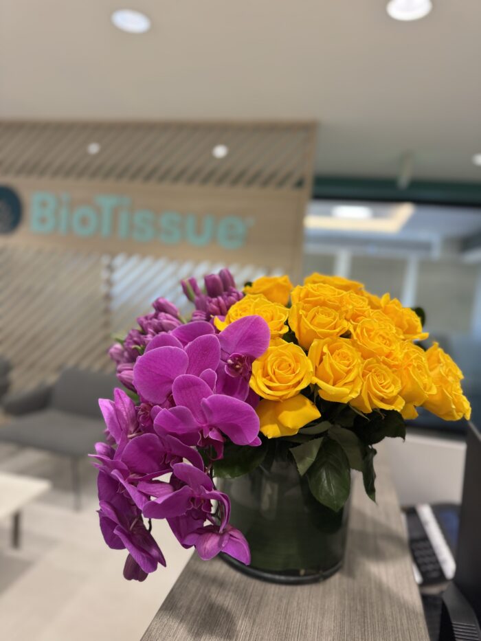 Beautiful purple arrangement - Image 4