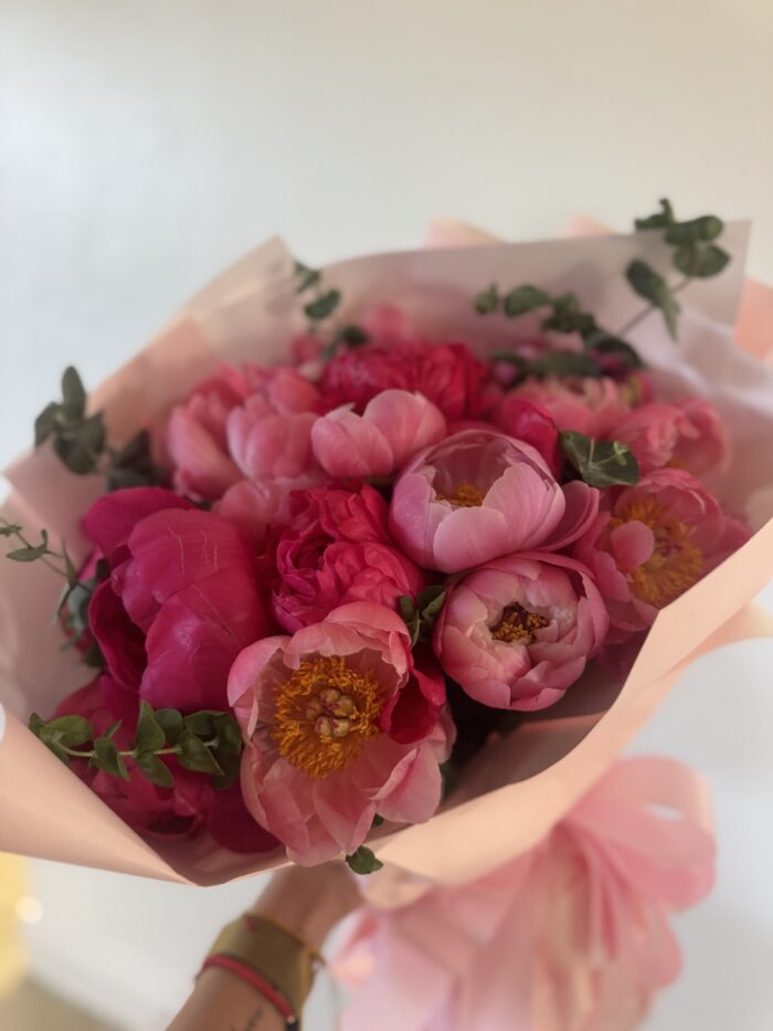 Bouquet of hot pink peonies. - Image 2