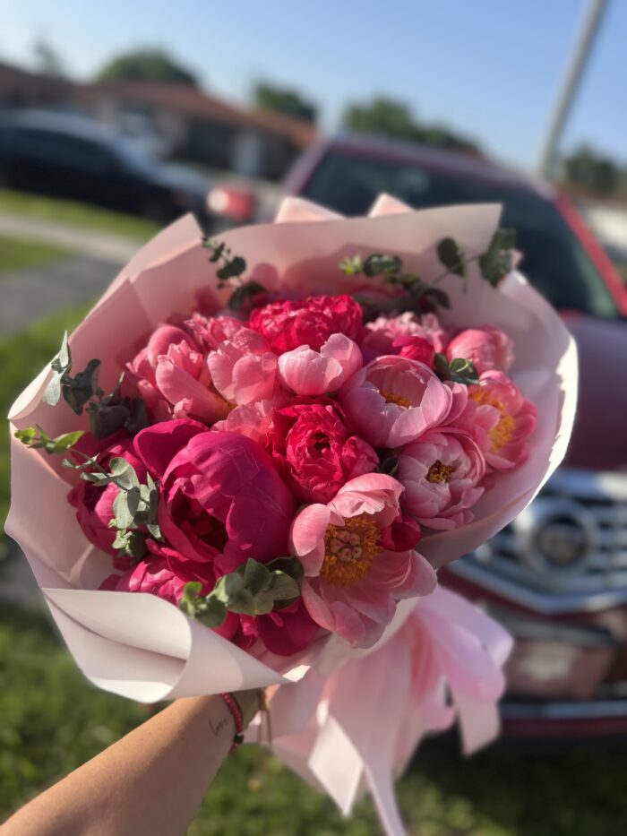 Bouquet of hot pink peonies. - Image 3