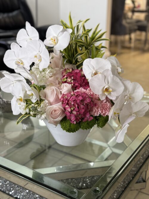 Elegant centerpiece with phalaenopsis