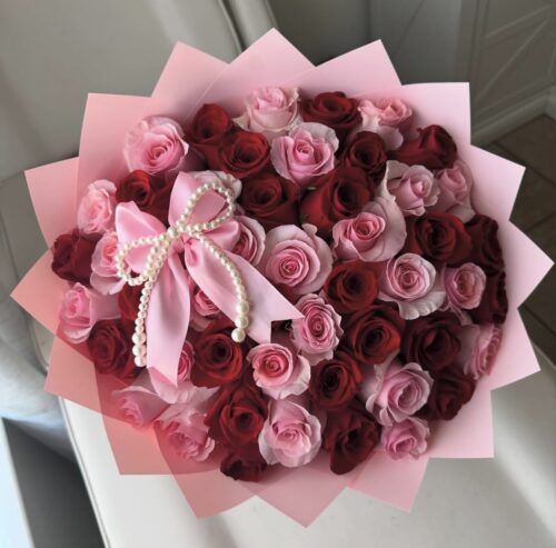 Mixed bouquet of red and pink roses.