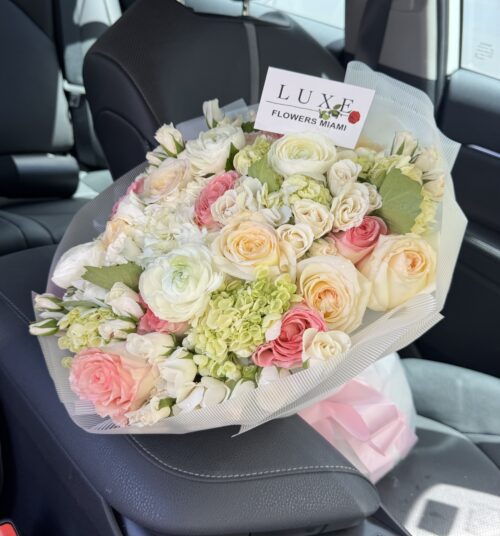 Elegant and simple bouquet of hydrangeas and ranunculus.